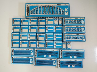 Lot 338 - A mixed group of MARKLIN HO gauge boxed...