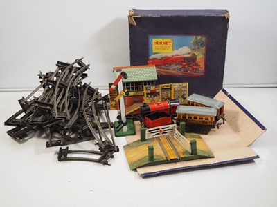 Lot 366 - A group of HORNBY O gauge clockwork items...