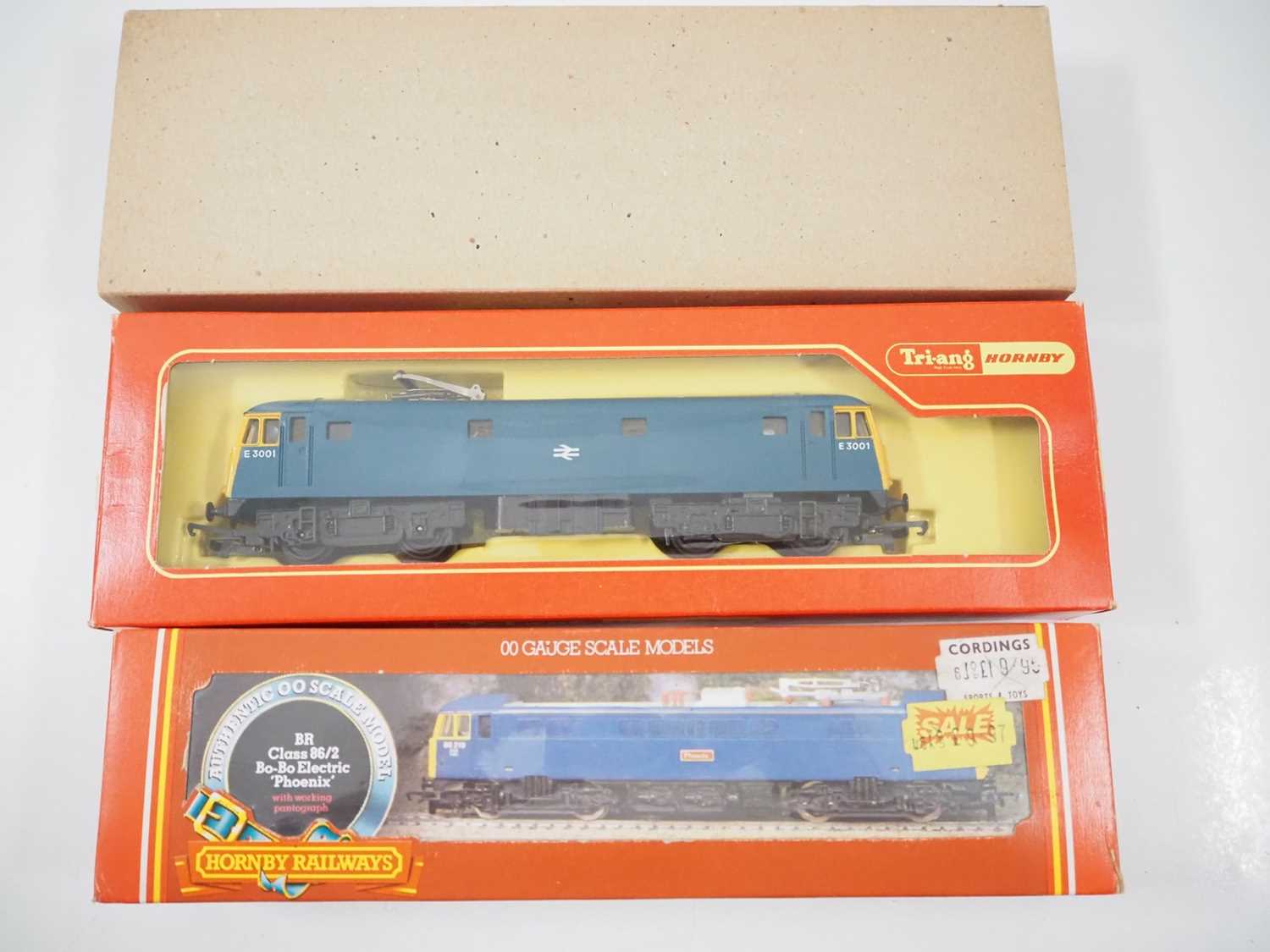 Lot 376 - A pair of OO gauge HORNBY and TRIANG HORNBY...