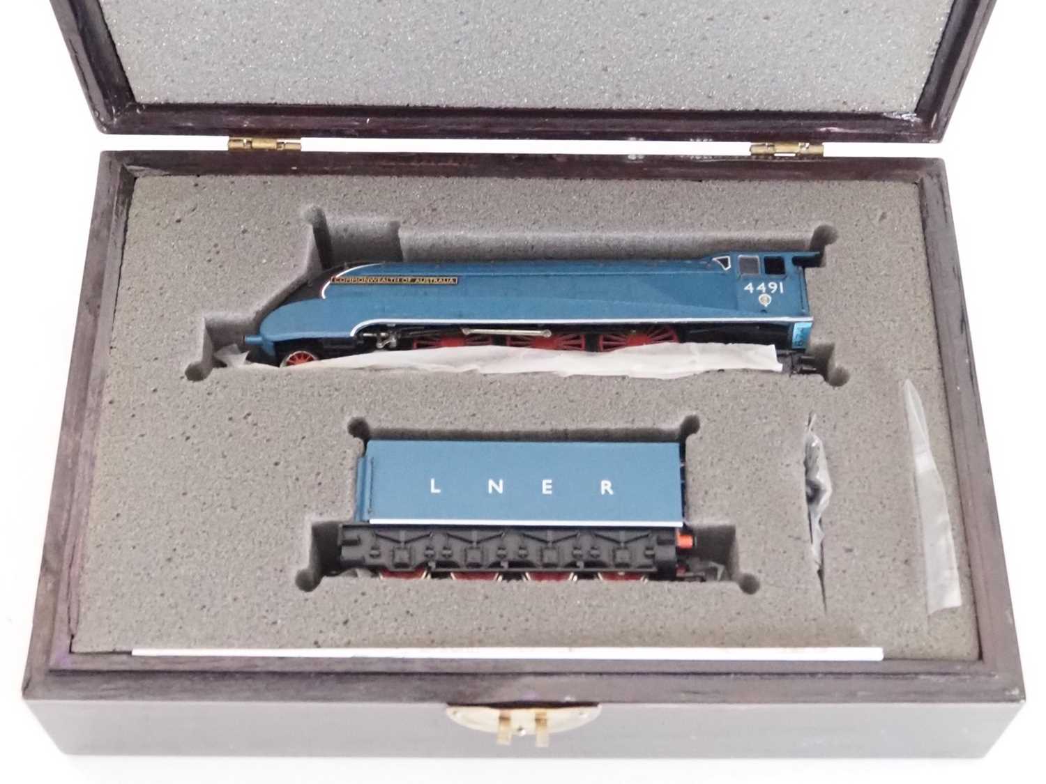 Lot 387 - A BACHMANN OO gauge limited edition number 674...