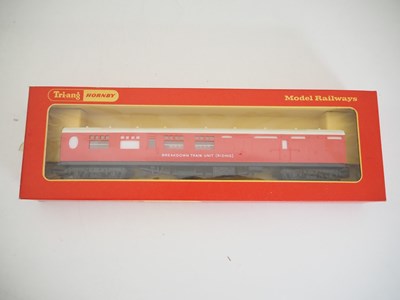 Lot 391 - A group of TRIANG OO gauge rolling stock...