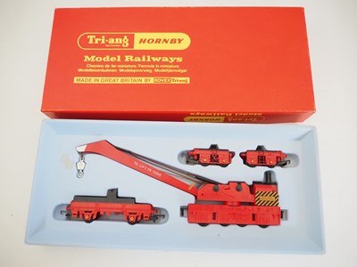 Lot 391 - A group of TRIANG OO gauge rolling stock...