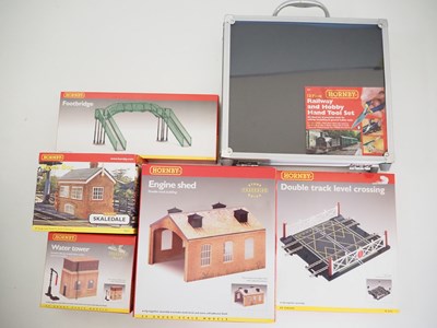 Lot 403 - A mixed group of OO gauge HORNBY plastic kits...