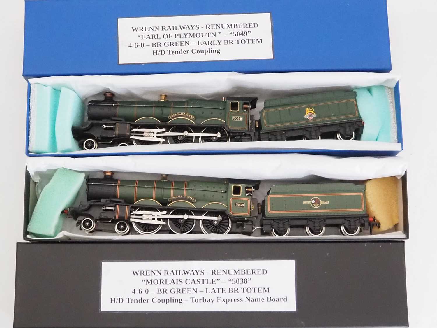 Lot 419 - A pair of WRENN OO gauge Castle class steam...