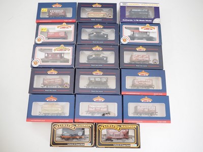 Lot 423 - A mixed group of OO gauge wagons by BACHMANN,...