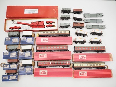 Lot 427 - A large quantity of boxed and unboxed HORNBY...