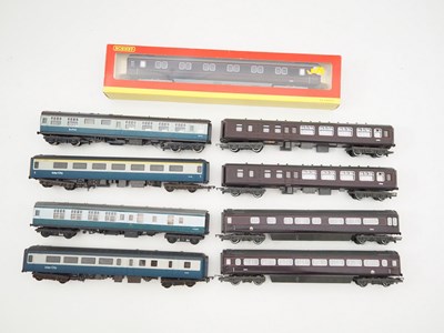 Lot 428 - A group of OO gauge passenger coaches by...