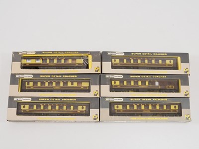 Lot 446 - A group of WRENN OO gauge Pullman cars in...