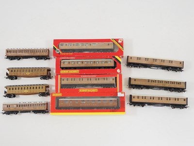 Lot 451 - A group of OO gauge passenger coaches by...