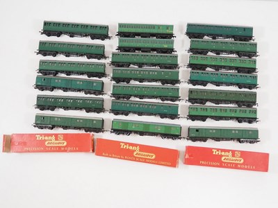 Lot 463 - A large group of mostly unboxed OO gauge...