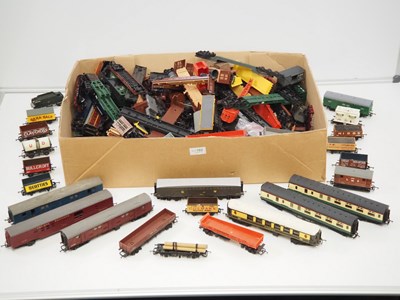 Lot 476 - A large lucky dip lot of unboxed OO gauge...