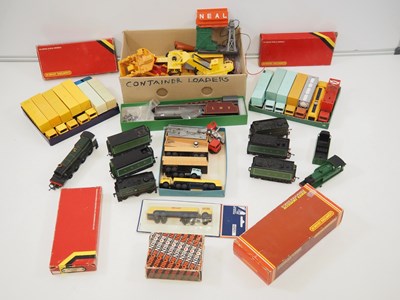 Lot 477 - A mixed group of OO gauge railways items by...