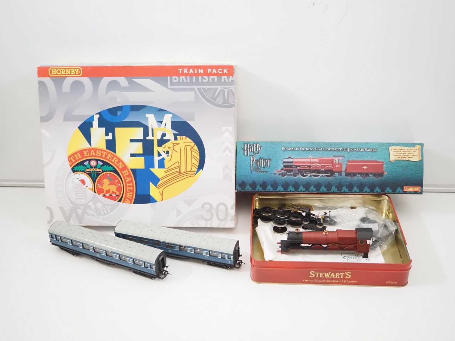 Lot 490 - A mixed selection of HORNBY OO gauge model...