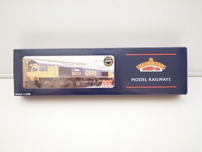 Lot 502 - A BACHMANN OO gauge 32-727Y limited edition...