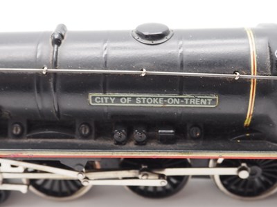 Lot 514 - A group of WRENN OO gauge locomotives in...