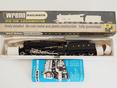 Lot 539 - A WRENN W2240 OO gauge Class 8F steam...