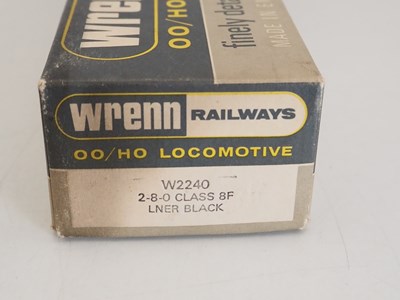 Lot 539 - A WRENN W2240 OO gauge Class 8F steam...