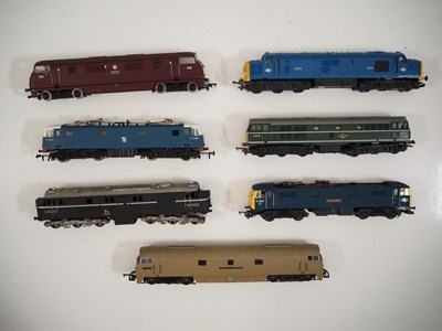 Lot 545 - A group of mixed unboxed OO gauge diesel and...