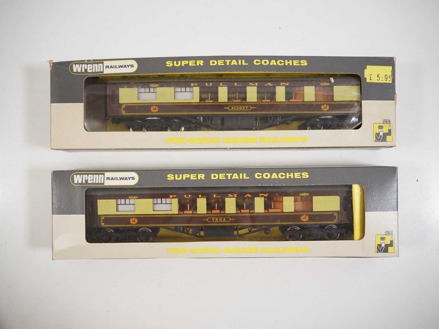 Lot 552 - A pair of WRENN OO gauge Pullman cars...