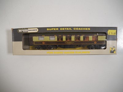 Lot 552 - A pair of WRENN OO gauge Pullman cars...