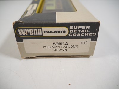 Lot 552 - A pair of WRENN OO gauge Pullman cars...