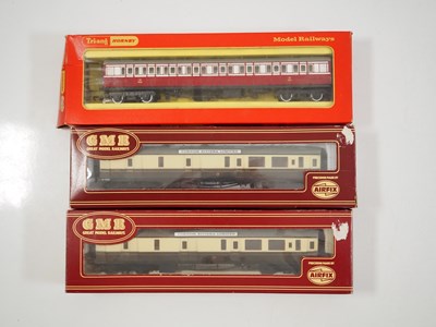 Lot 555 - A mixed group of OO gauge model railway...