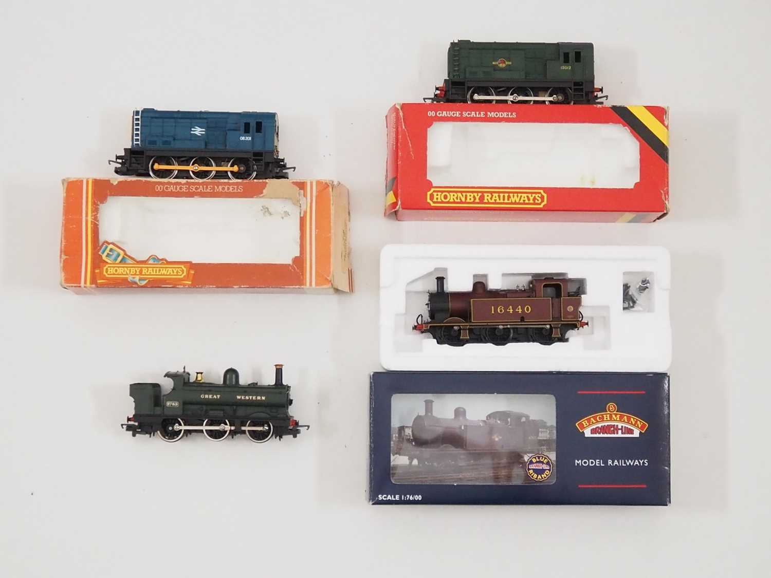 Lot 573 - A group of four OO gauge locomotives...