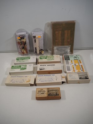 Lot 580 - A group of OO gauge plastic, whitemetal and...