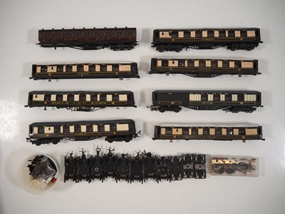 Lot 586 - A selection of OO gauge whitemetal kitbuilt...