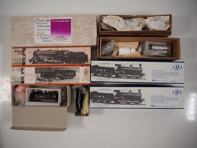 Lot 598 - A group of OO gauge unbuilt and part built...