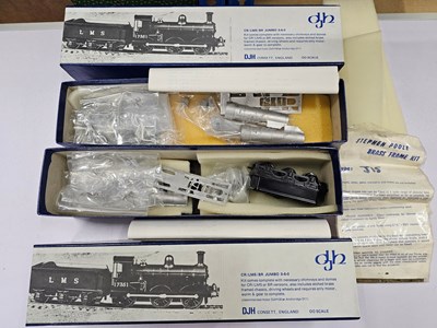 Lot 598 - A group of OO gauge unbuilt and part built...