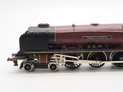 Lot 606 - A WRENN OO gauge W2285 Duchess Class...