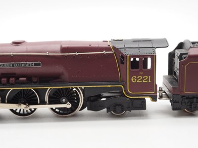 Lot 606 - A WRENN OO gauge W2285 Duchess Class...