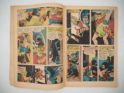 Lot 448 - DETECTIVE COMICS: BATMAN #359 - (1967 - DC -...