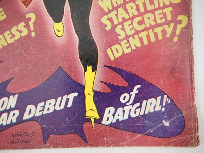 Lot 448 - DETECTIVE COMICS: BATMAN #359 - (1967 - DC -...
