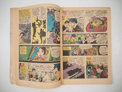 Lot 448 - DETECTIVE COMICS: BATMAN #359 - (1967 - DC -...