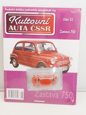 Lot 44 - A very large quantity of DEAGOSTINI 1:43 scale...