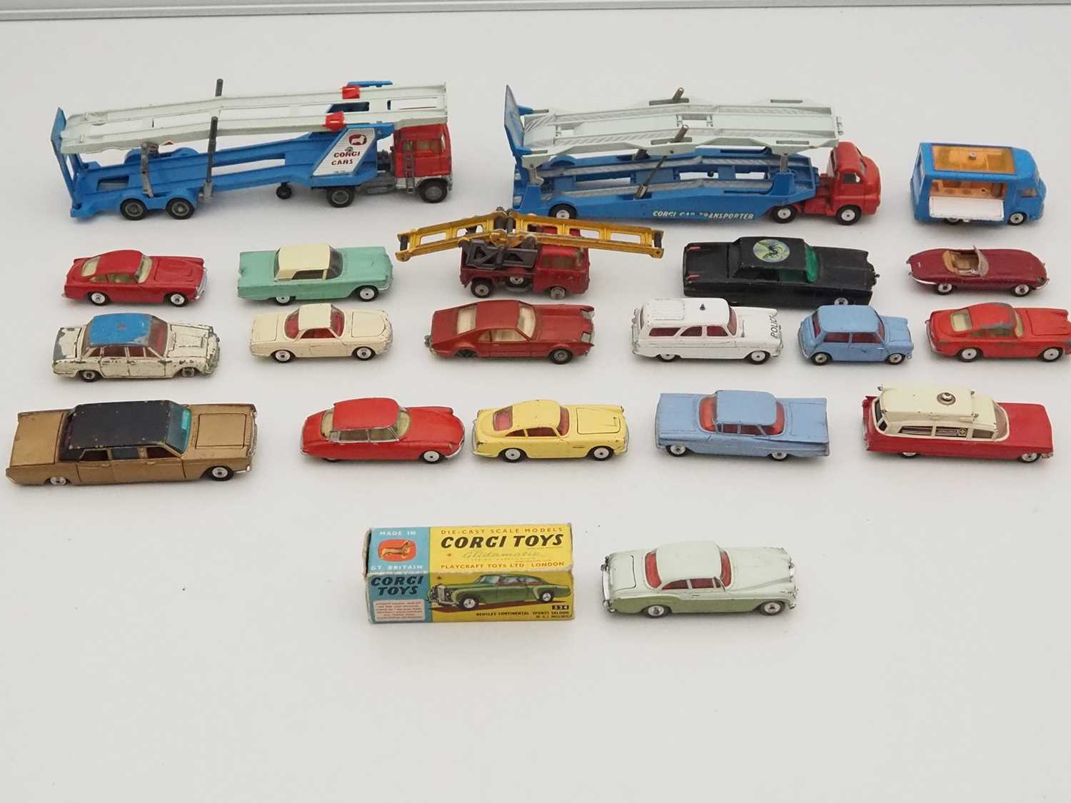 Lot 203 - A large tray of diecast model cars and lorries...