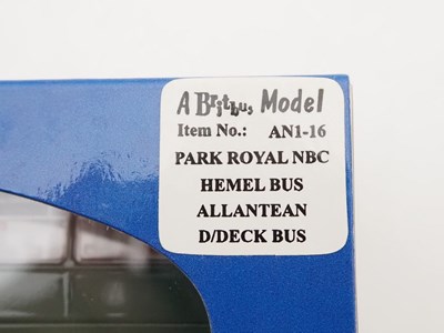 Lot 231 - A group of 1:76 scale diecast buses by...