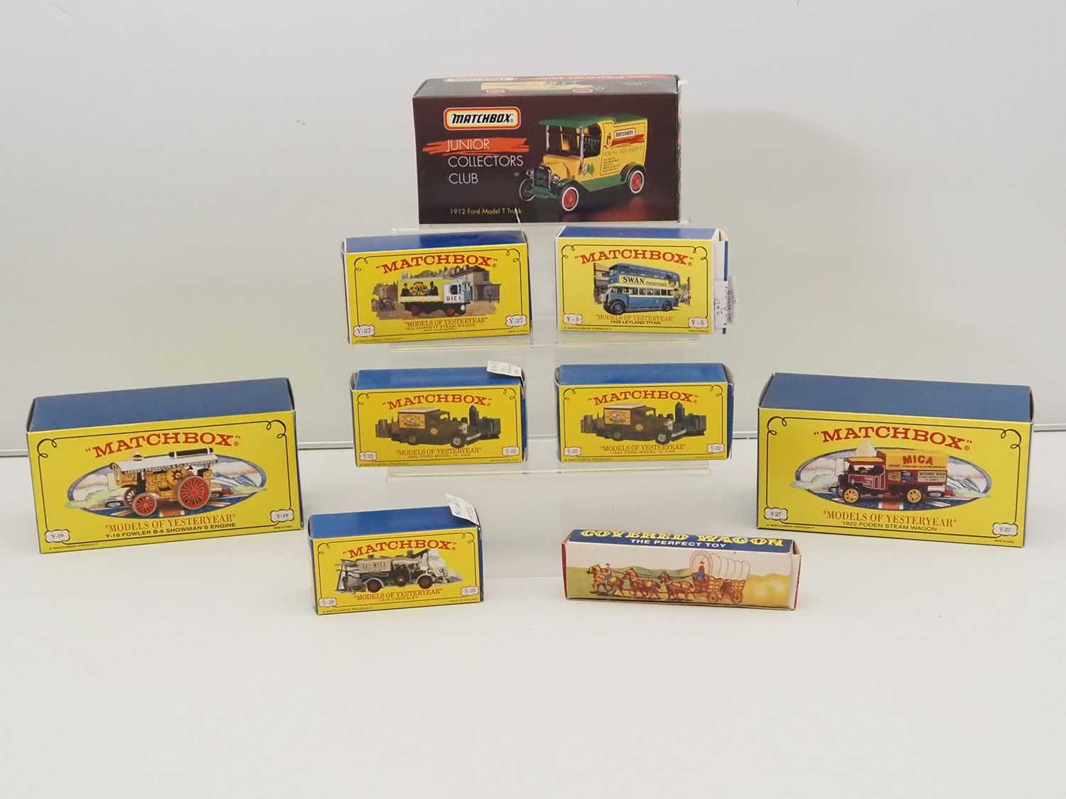 Lot 264 - A quantity of MATCHBOX and MATCHBOX MODELS OF...