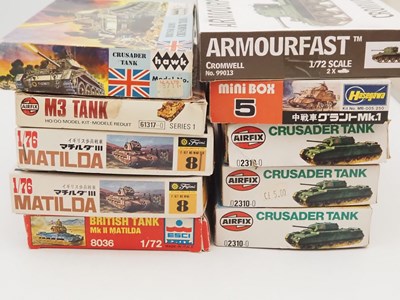 Lot 371 - A quantity of mostly 1:76 scale unbuilt...