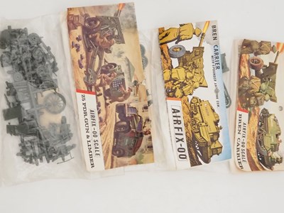 Lot 372 - A quantity of mostly 1:76 scale unbuilt...