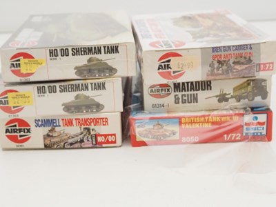 Lot 372 - A quantity of mostly 1:76 scale unbuilt...