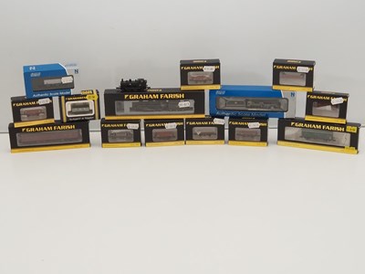 Lot 379 - A quantity of N gauge locomotives and rolling...