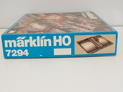 Lot 384 - A MARKLIN HO gauge 7294 electrically operated...