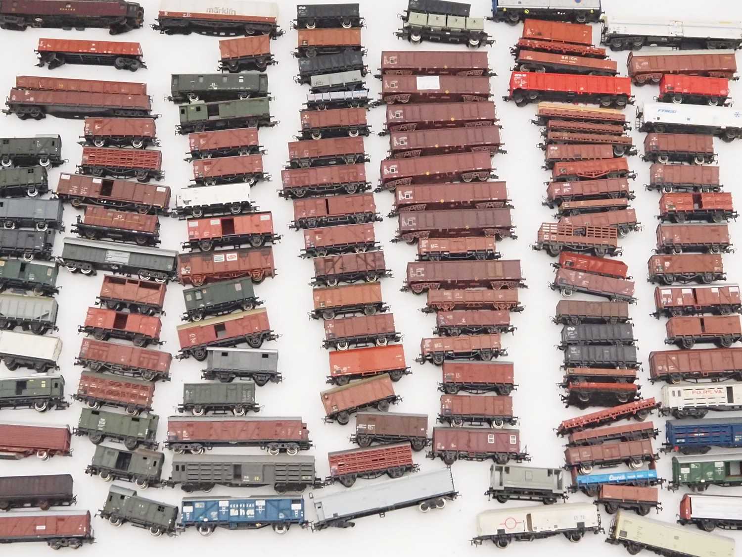 Lot 388 - A large quantity of unboxed HO gauge rolling...