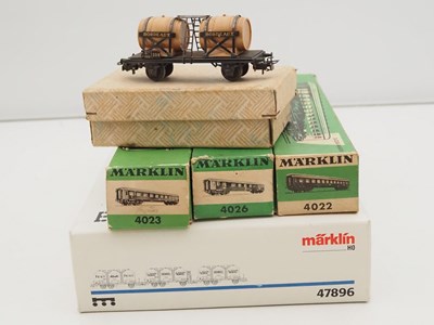 Lot 391 - A group of MARKLIN HO gauge German outline...