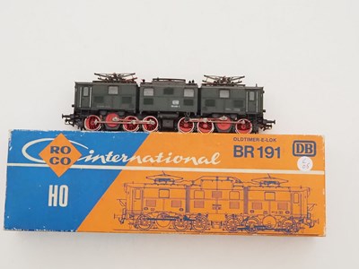 Lot 395 - A group of ROCO HO gauge German and Swiss...