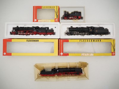 Lot 400 - A group of FLEISCHMANN HO gauge German and...