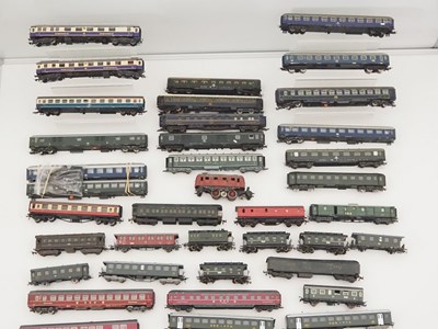 Lot 415 - A group of unboxed HO gauge European outline...